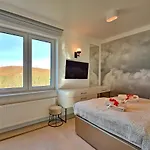 Perlowy Seaview By Rent Like *